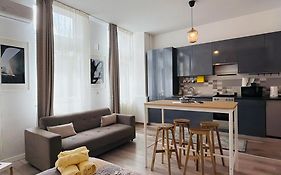 Sunny Studio Apartment